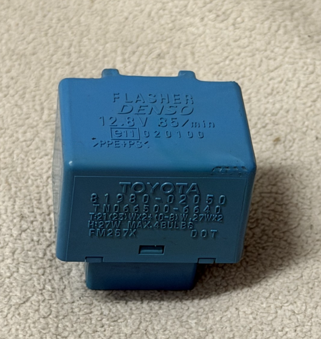 Toyota Matrix Scion Yaris Flasher Turn Signal Hazard Relay 81980 02050 Blue