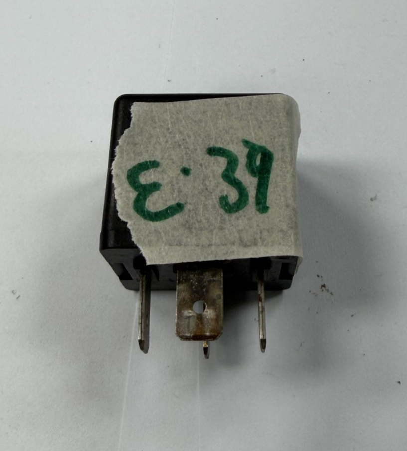 05 2005 Volkswagen Passat Multifunction Relay #373 12V 40A 8D0951253A Black