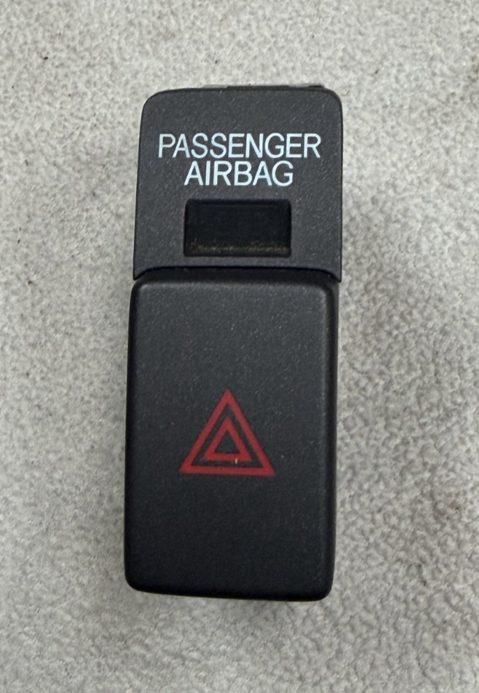 2003-2007 Honda Odyssey Emergency Hazard Flasher Control Switch M25072