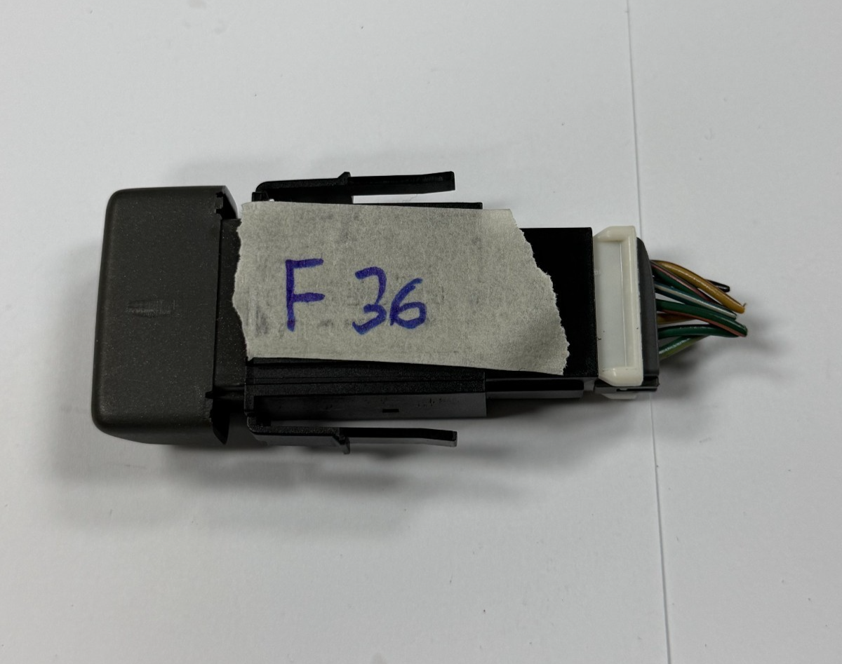 2000-2004 Volvo S40 Hazard Warning Emergency Switch Button 30862865 Black