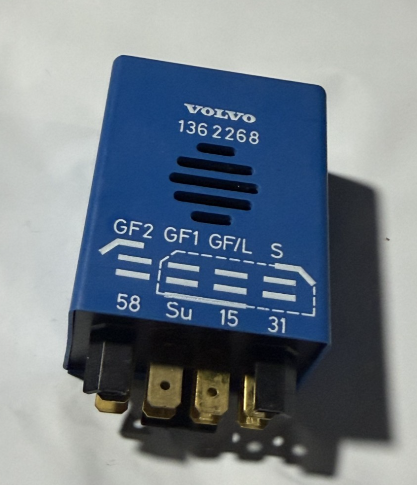 1975-1982 Volvo 260 Seat Belt Reminder Relay 1362268, 5SA 004 396 00