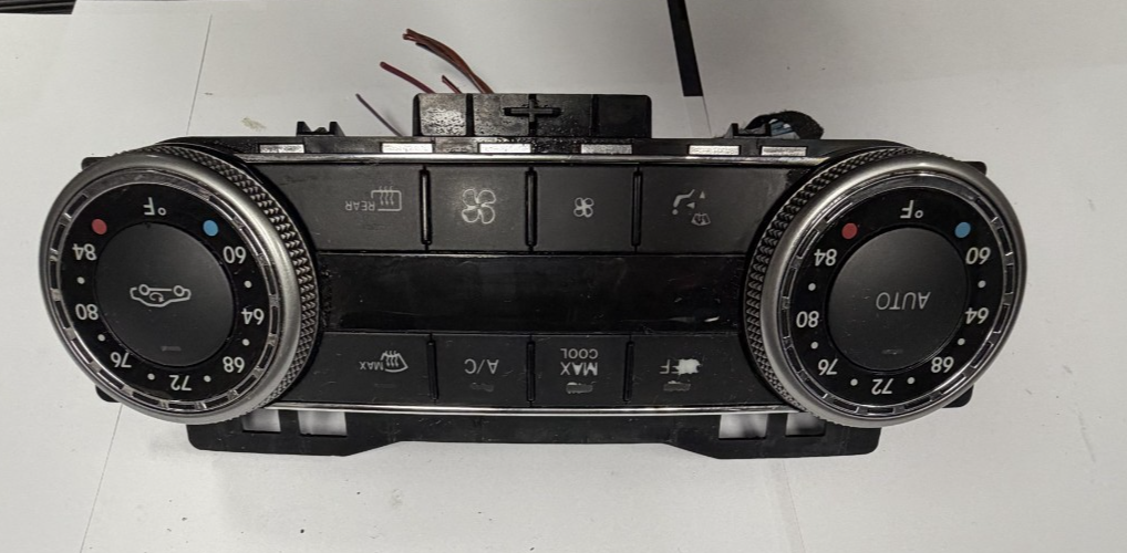 2008-2011 Mercedes W204 C300 C63 AC Climate Temperature Control 204 830 02 90