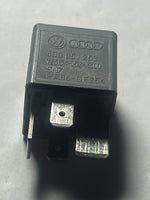 2003-2009 Audi A4 Multifunction Relay OEM 8D0 951 253, V23134 J52 X300