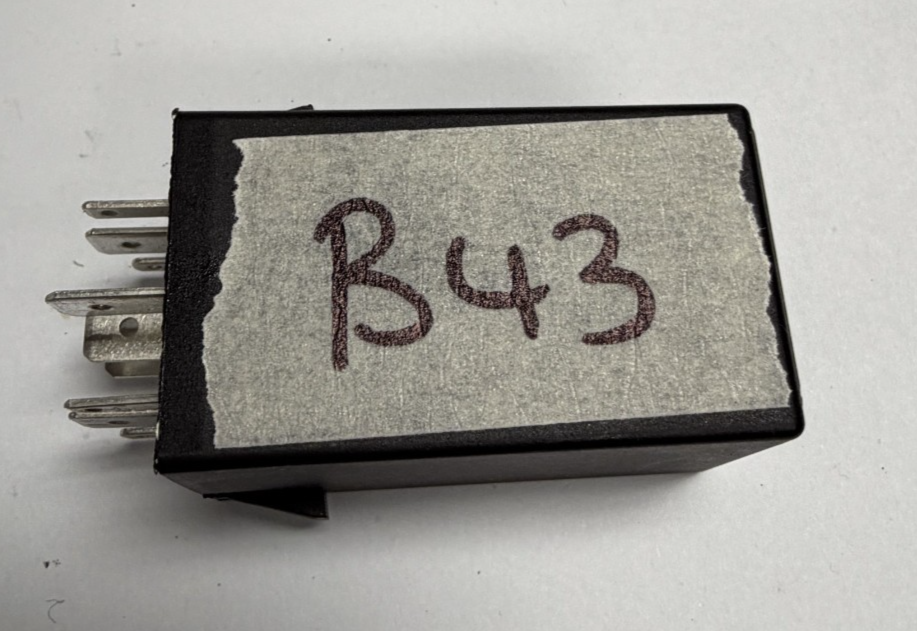 2013-2017 Audi A4 A5 Q5 Engine Compartment Power Fuse Relay 8K0 907 413A