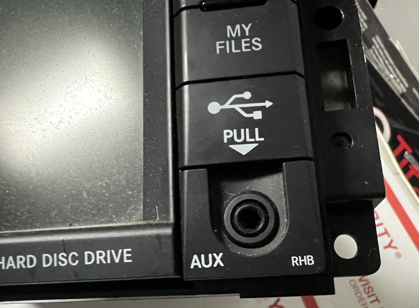 2013-2016 Chrysler Town & Country AM FM CD Touchscreen Radio 05091331AF