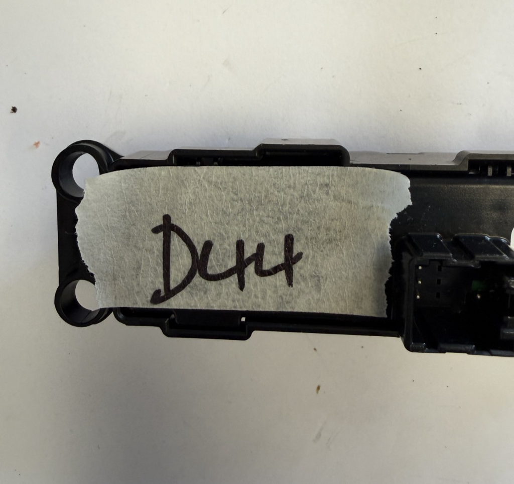 2010-2013 Jeep Patriot Traction Control Hazard Heated Seat Switch 68044103AB