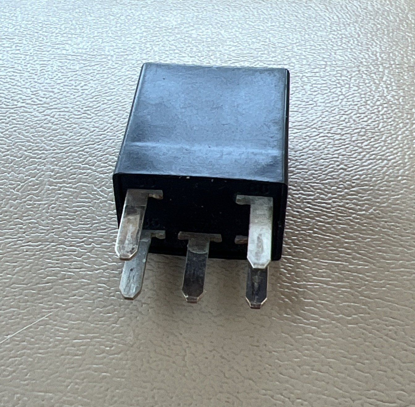 01 02 03 04 05 06 Dodge Caravan Omron 5-Pin Relay 12VDC 10A OEM 05269988AA