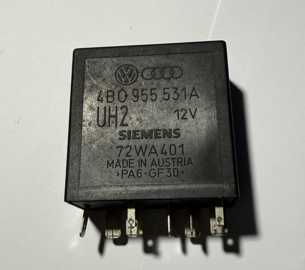 1997-2003 Volkswagen MK4 Golf Relay #377 4B0 955 531 A, 72WA401 Black