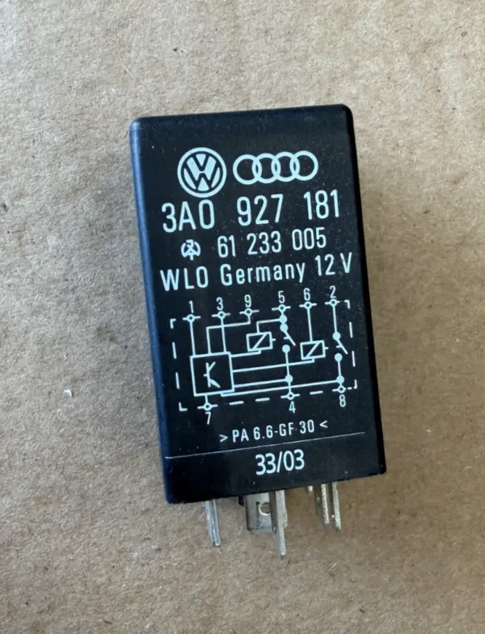 99-05 Volkswagen Jetta Accessory Power Relay 3A0 927 181, 61 233 005 Black by Volkswagen