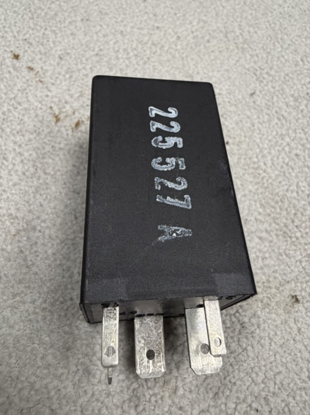 1998-2005 Volkswagen Passat Audi AC Compressor Relay #384 225 527 A Black