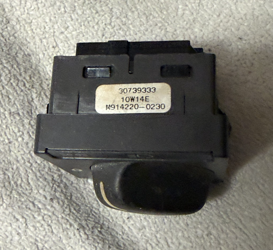 1998 1999 2000 Volvo S70 V70 Headlight Headlamp Switch 30739333, M914220-0230