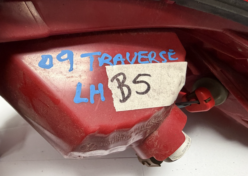 2009-2012 Chevrolet Traverse Outer Tail Light Taillight Lamp LH Left Driver