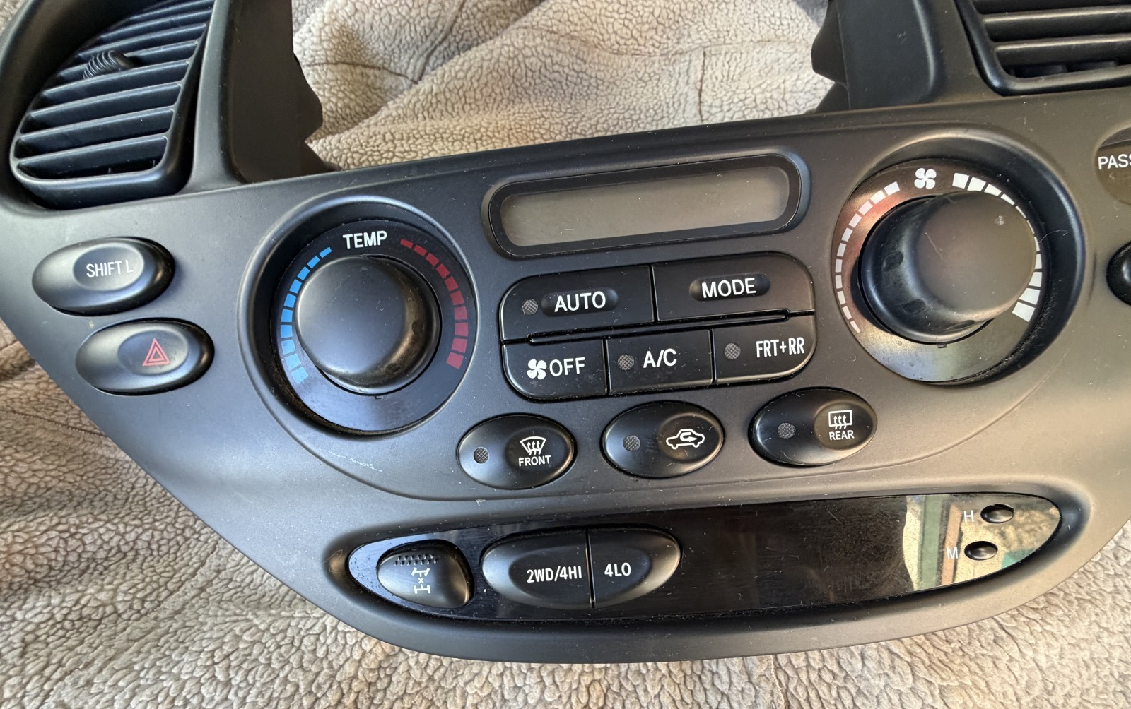 2005 2006 2007 Toyota Sequoia Climate Control HVAC Radio Bezel 84010-0C542-00