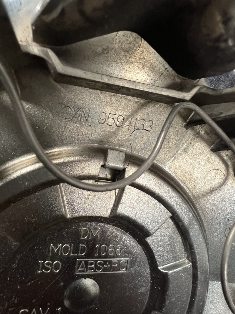 01 02 2001-2002 Oldsmobile Aurora Center Wheel Hub Cap Hubcap OEM 9594133