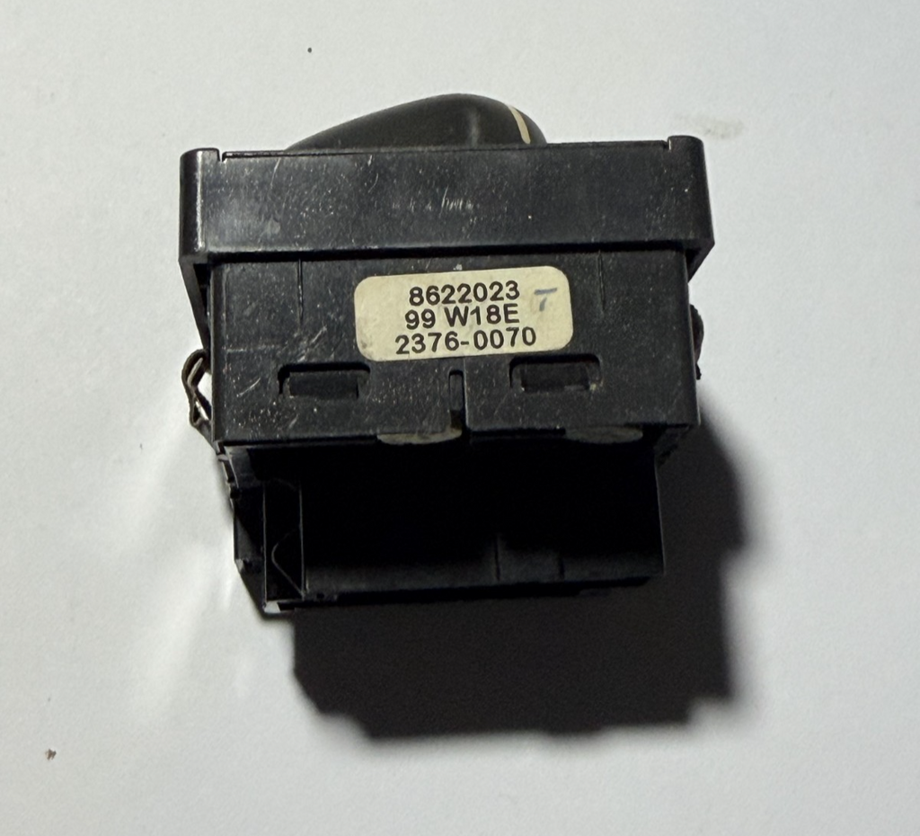1998-2002 Volvo C70 Headlight Headlamp Switch 8622023, 99 W18E 2376-0070
