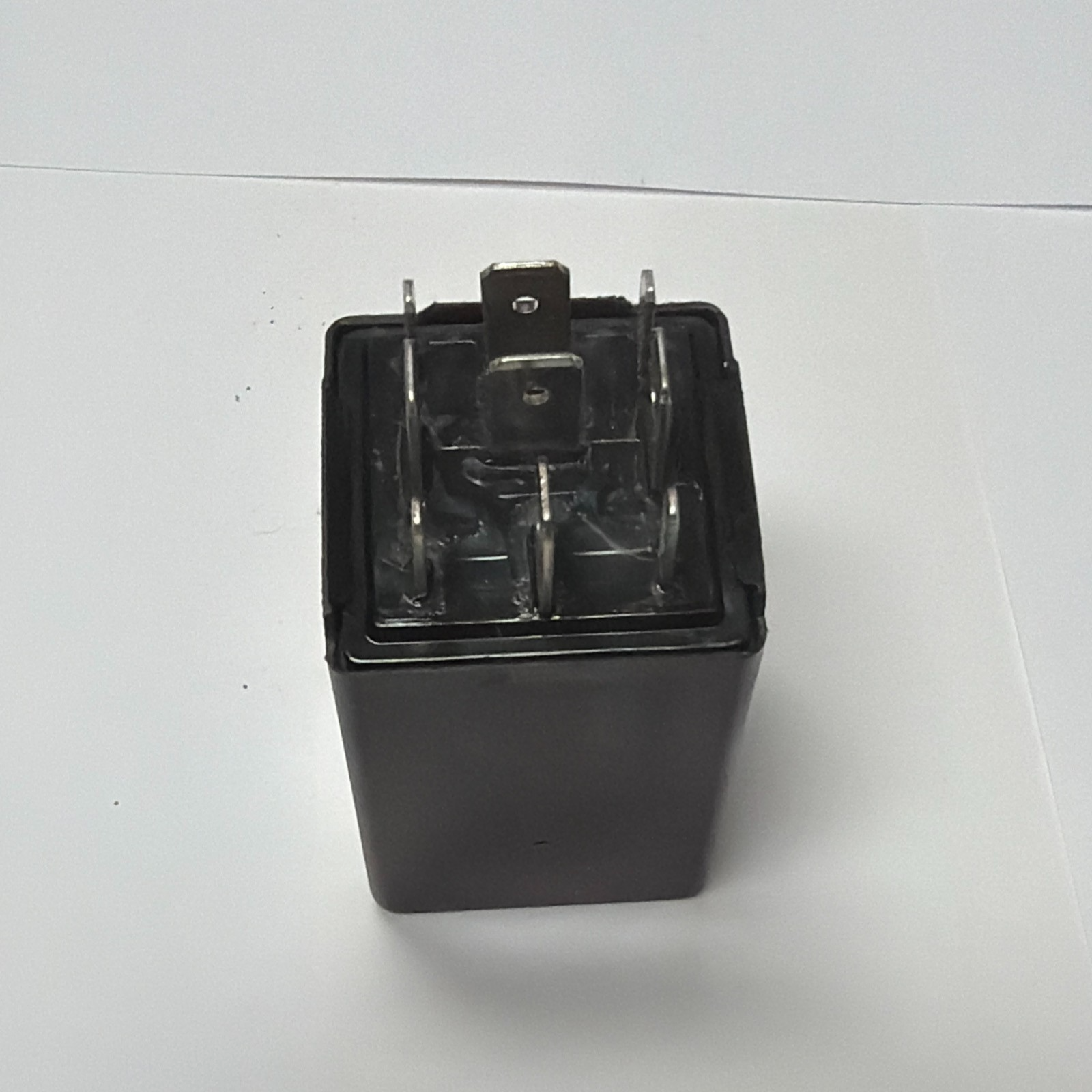 Turn Signal Relay 4686094, 50732 Black fits 1997 1998 1999 2000 Dodge Caravan