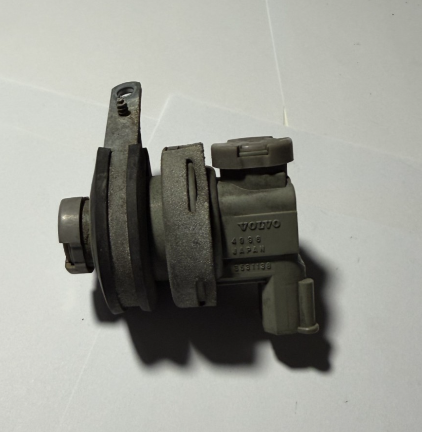 1993-1997 Volvo 240 740 940 960 850 EGR Vacuum Control Valve Solenoid 3531138