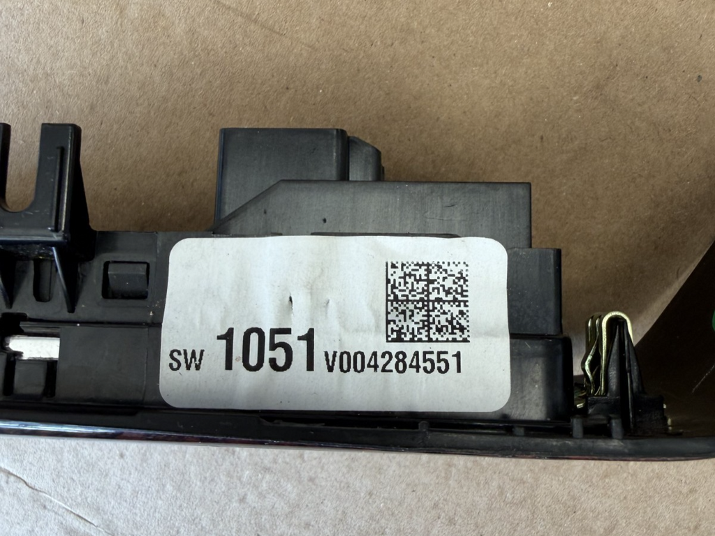 2013-2014 Chevrolet Malibu Driver Left Master Power Window Switch V004284551