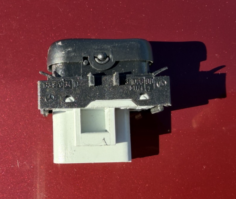 02-05 Mercedes W163 ML350 ML320 Rear Window Wiper Switch Button 163 820 34 10