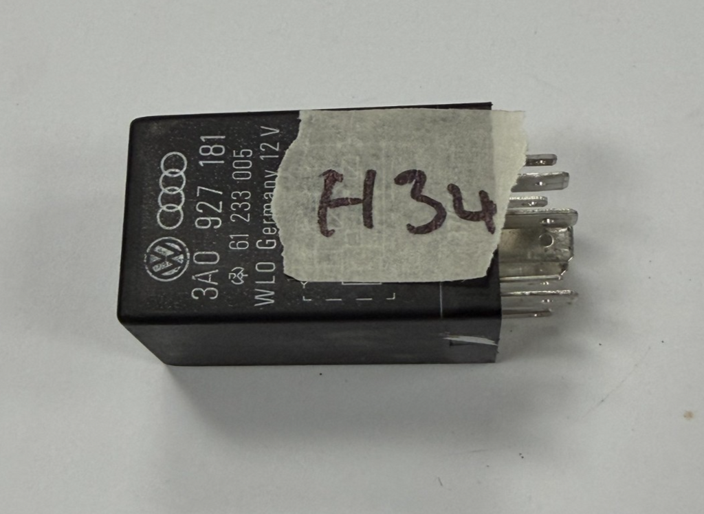 1999-2005 Volkswagen Jetta Accessory Power Relay 3A0 927 181, 61 233 005 Black