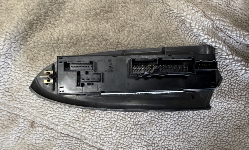 02 03 04 Chevrolet Chevy Trailblazer Master Window Switch Left 15204667