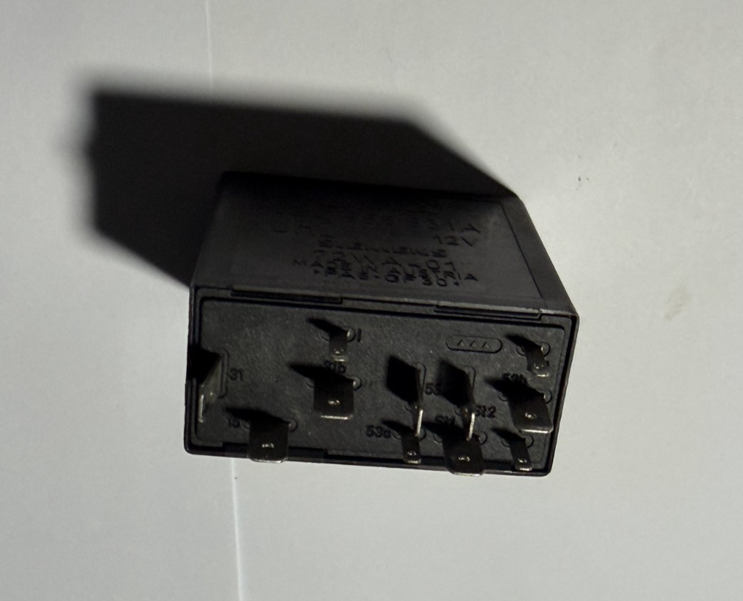 1997-2003 Volkswagen MK4 Golf Relay #377 4B0 955 531 A, 72WA401 Black