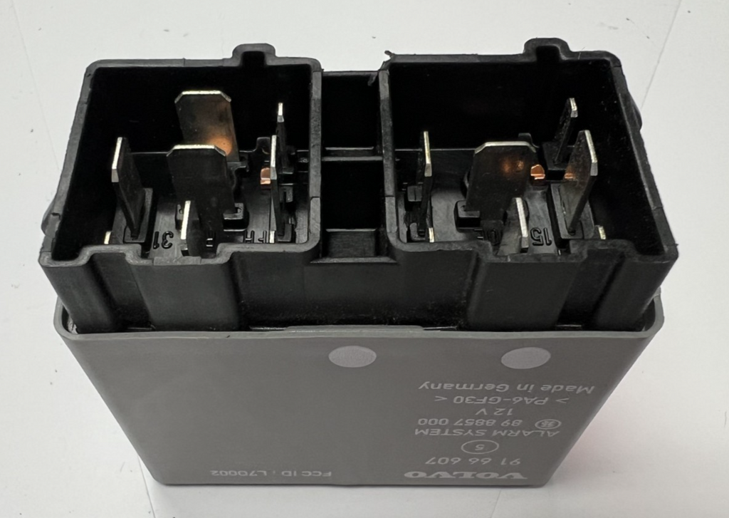 Volvo 850 940 960 S90 V90 Alarm System Relay 9166607, 89 8857 000 Gray
