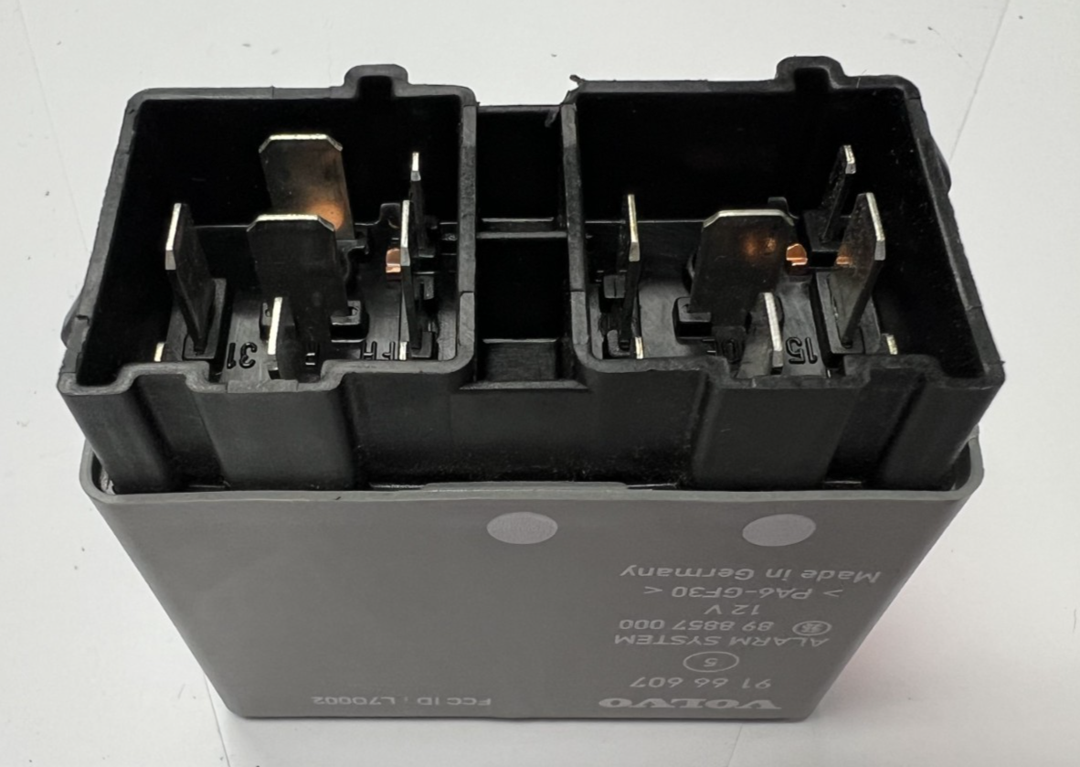 Volvo 850 940 960 S90 V90 Alarm System Relay 9166607, 89 8857 000 Gray
