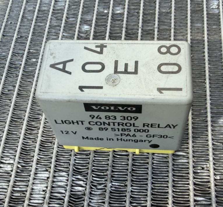 1998-2002 Volvo C70 Coupe Head Light Headlight Lamp Relay 12V 9483309, 895185000 by Volvo
