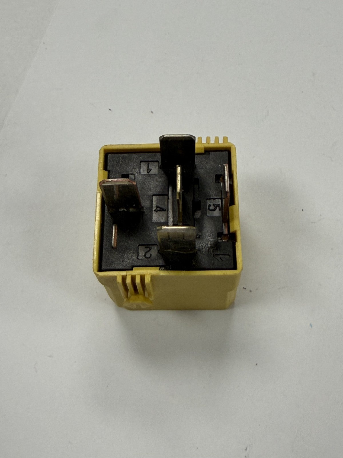02-06 Dodge Mercedes Sprinter Hella Relay 4RD 007 794 00, A 002 542 14 19