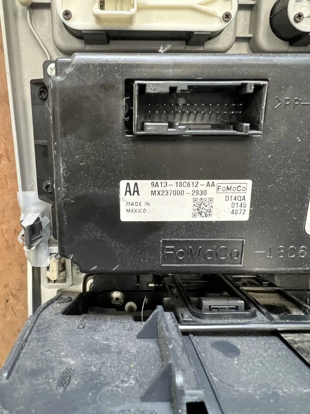2008-2010 Lincoln MKX Temperature Climate Control Radio Bezel 9A13 18C612 AA by Fomoco