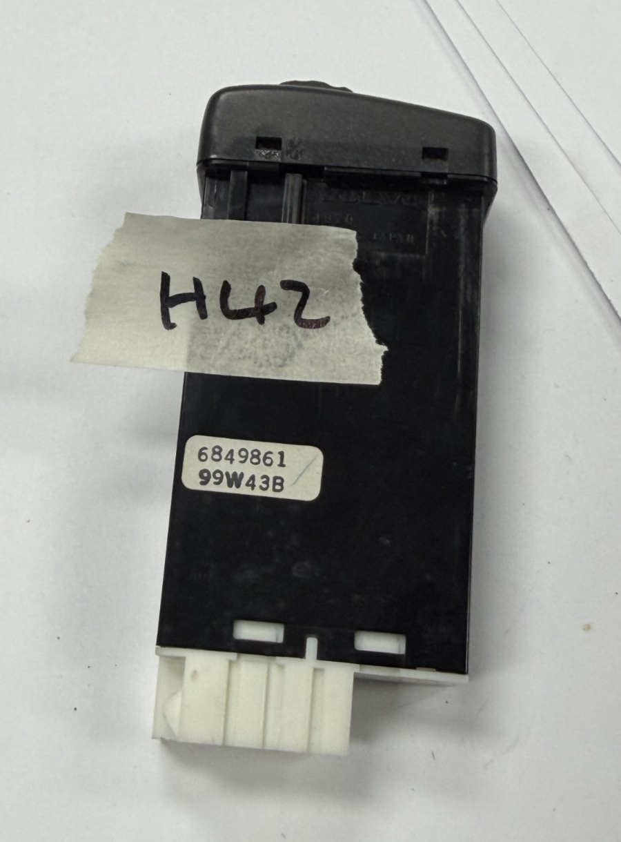 Dash Dimmer Switch 6849861, 99W43B fits 1998 1999 2000 2001 2002 Volvo V70 C70