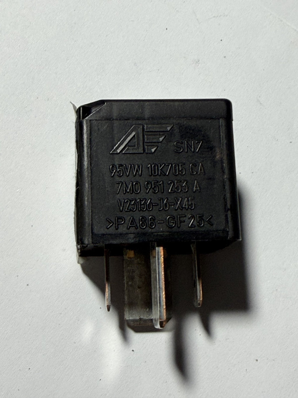 Audi VW ECU & Fuel Pump 4-Pin Relay 7M0 951 253 A, V23136 J6 X45 Black