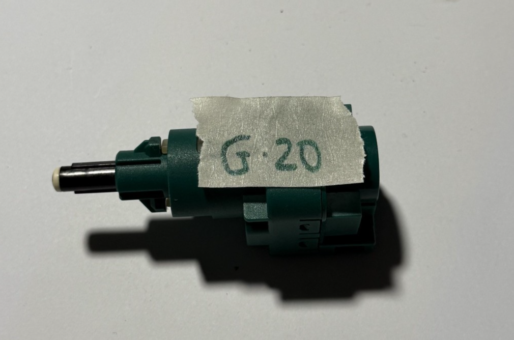 1998-2005 VW Volkswagen Beetle Brake Lamp Switch 1C0 945 511 A Green
