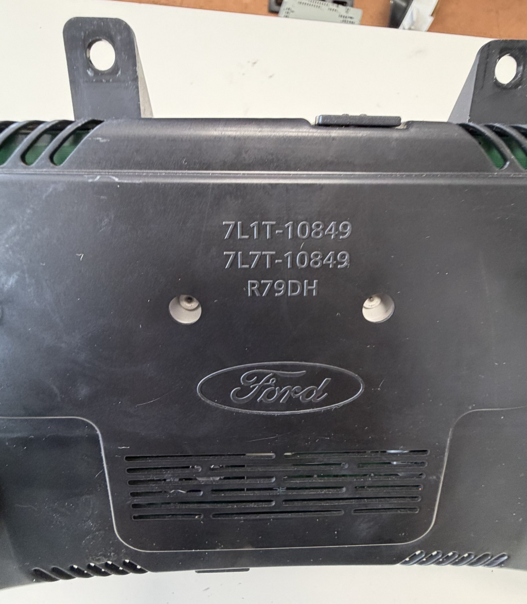 2010 2011 Ford Expedition Instrument Speedometer Cluster AL1T 10849 GE