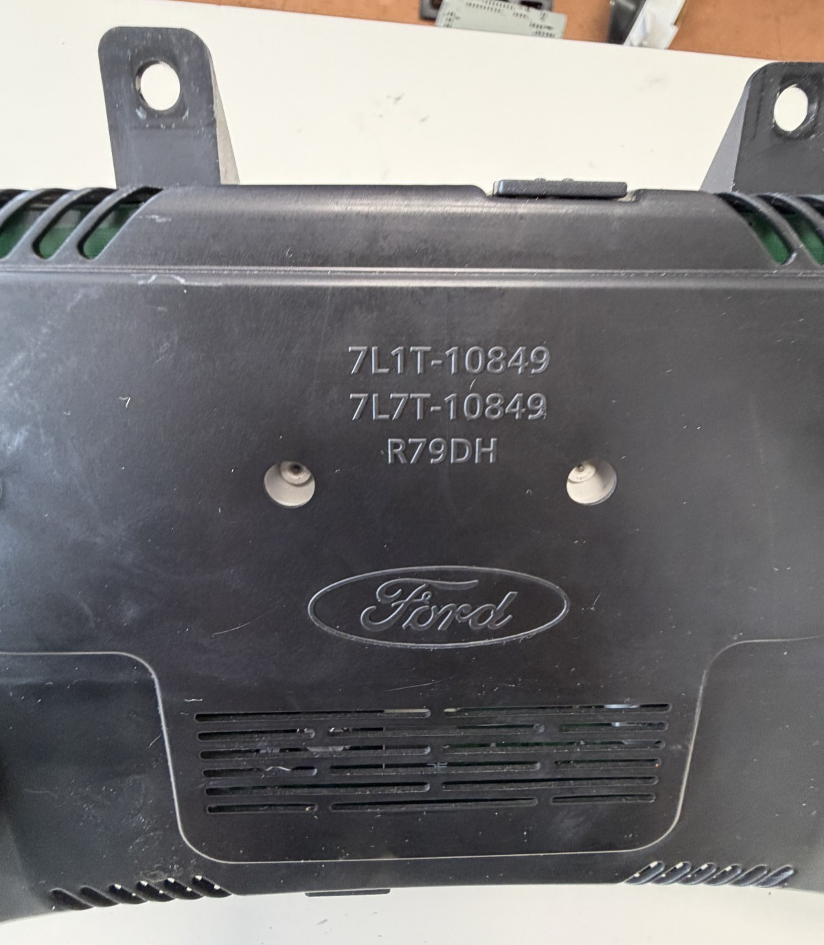 2010 2011 Ford Expedition Instrument Speedometer Cluster AL1T 10849 GE