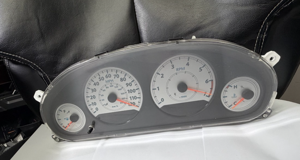 2005 Chrysler Town & Country Speedometer Instrument Cluster P05082056AC