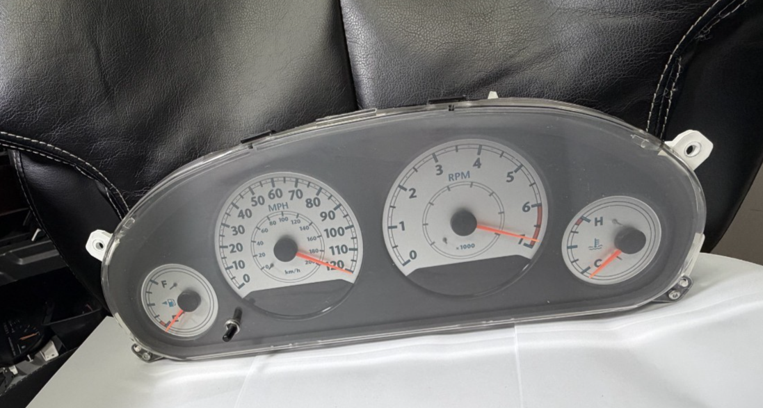 2005 Chrysler Town & Country Speedometer Instrument Cluster P05082056AC