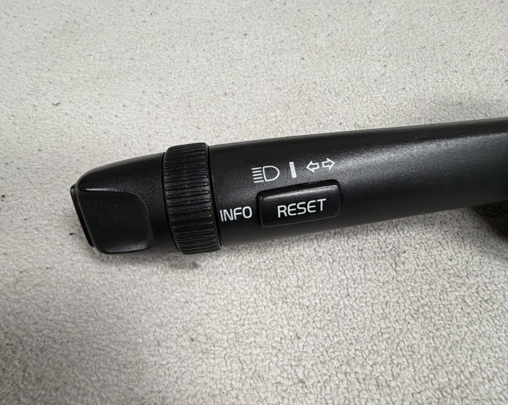 2005-2006 Volvo XC90 Turn Signal Info Reset Switch 30669738 Black