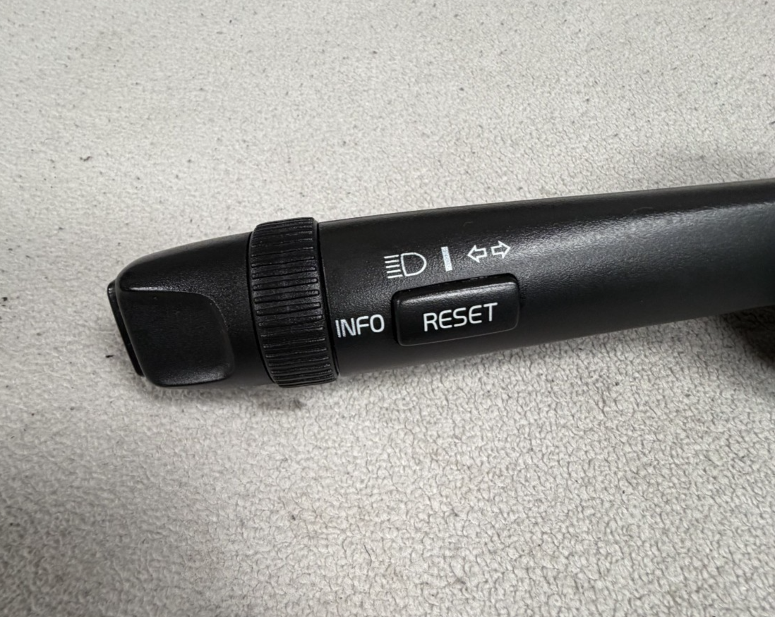 2005-2006 Volvo XC90 Turn Signal Info Reset Switch 30669738 Black