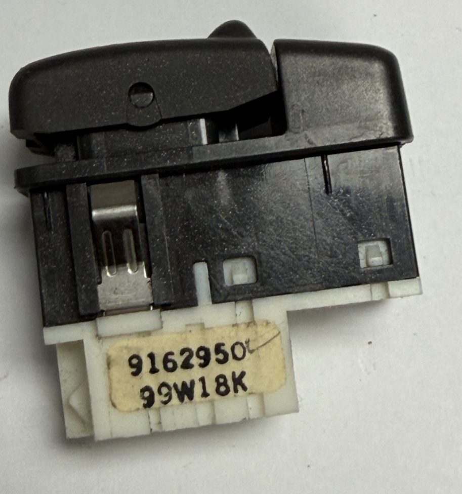 1998-2000 Volvo S70 Sun Roof Sunroof Switch Button 9162950, 99W18K Black
