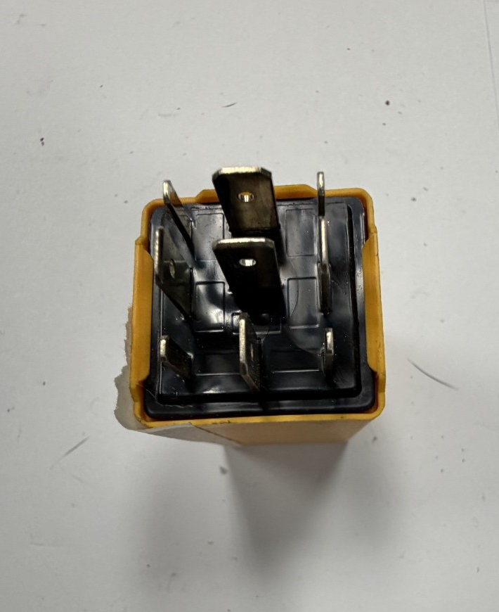 1998 1999 2000 Dodge Caravan Turn Signal Flasher Relay 12V 50732 04686795 Yellow