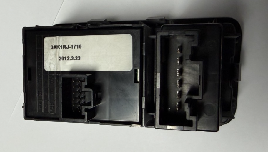 12 13 14 15 16 17 Hyundai Accent Dimmer ECO Traction Control Switch 3AK1RJ 1710