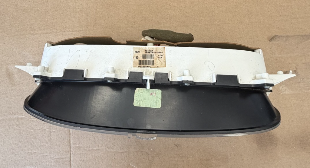1997-1998 Dodge Caravan Voyager Instrument Cluster Speedometer P04685621