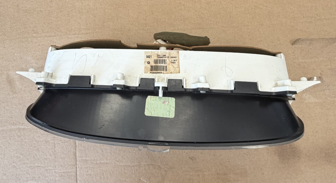 1997-1998 Dodge Caravan Voyager Instrument Cluster Speedometer P04685621