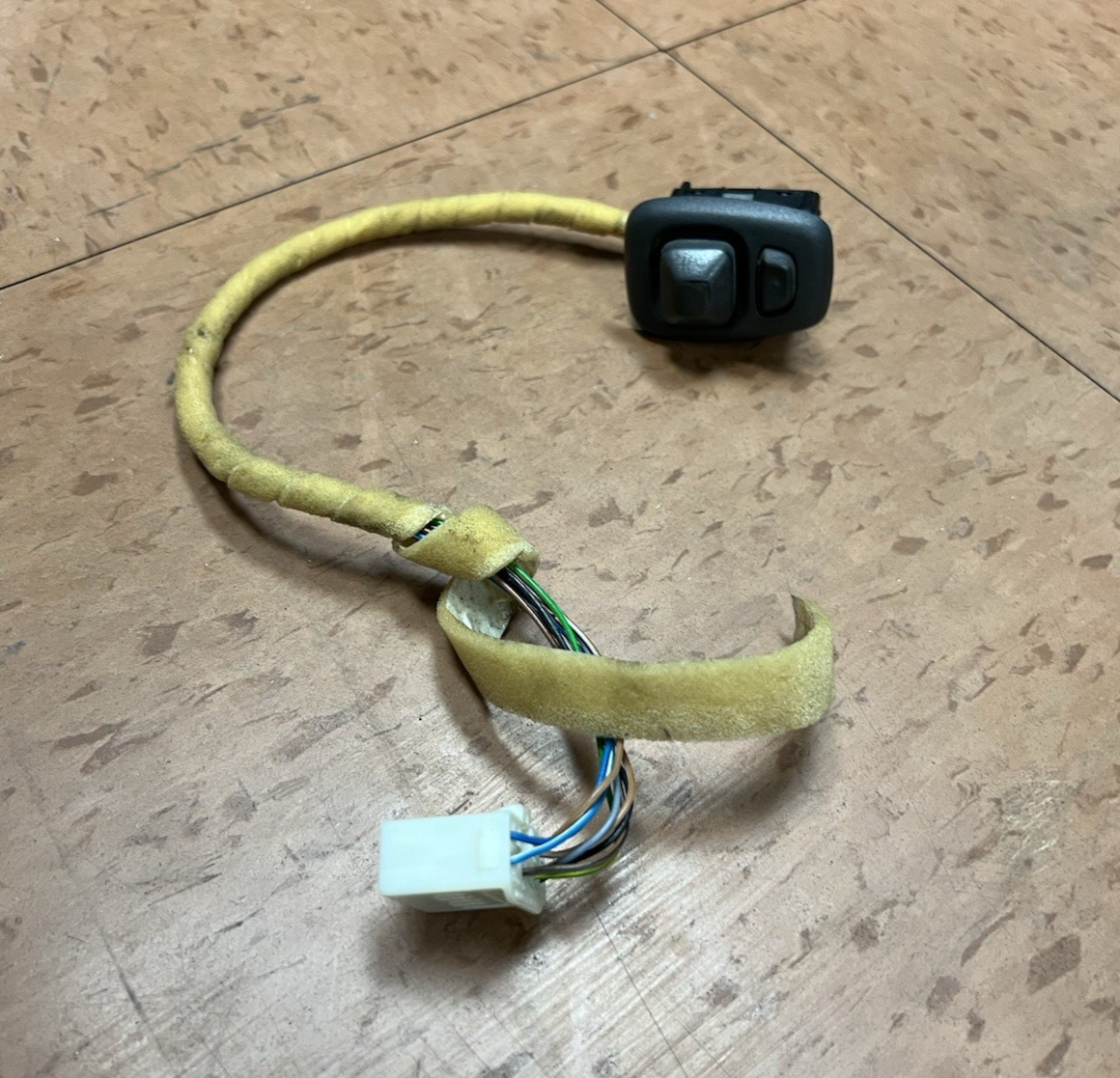1998-2004 Volvo S70 C70 V70 XC70 Power Mirror Switch with Harness 9148959