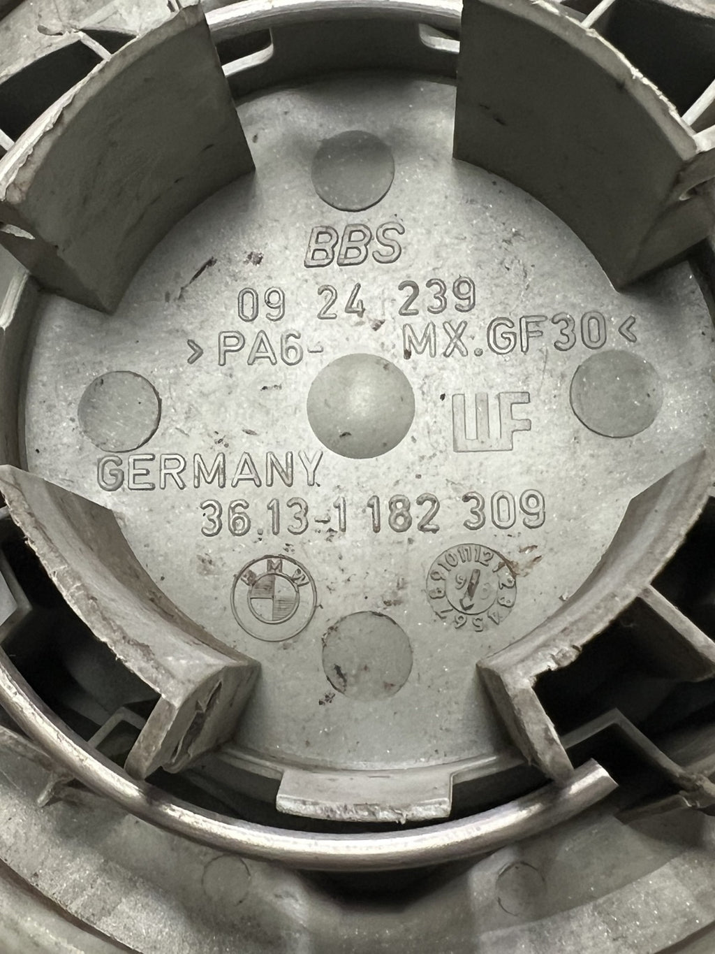Wheel Center Cap 36.13-1 182 309 fits 97 98 99 00 01 02 03 BMW 5 Series 540I