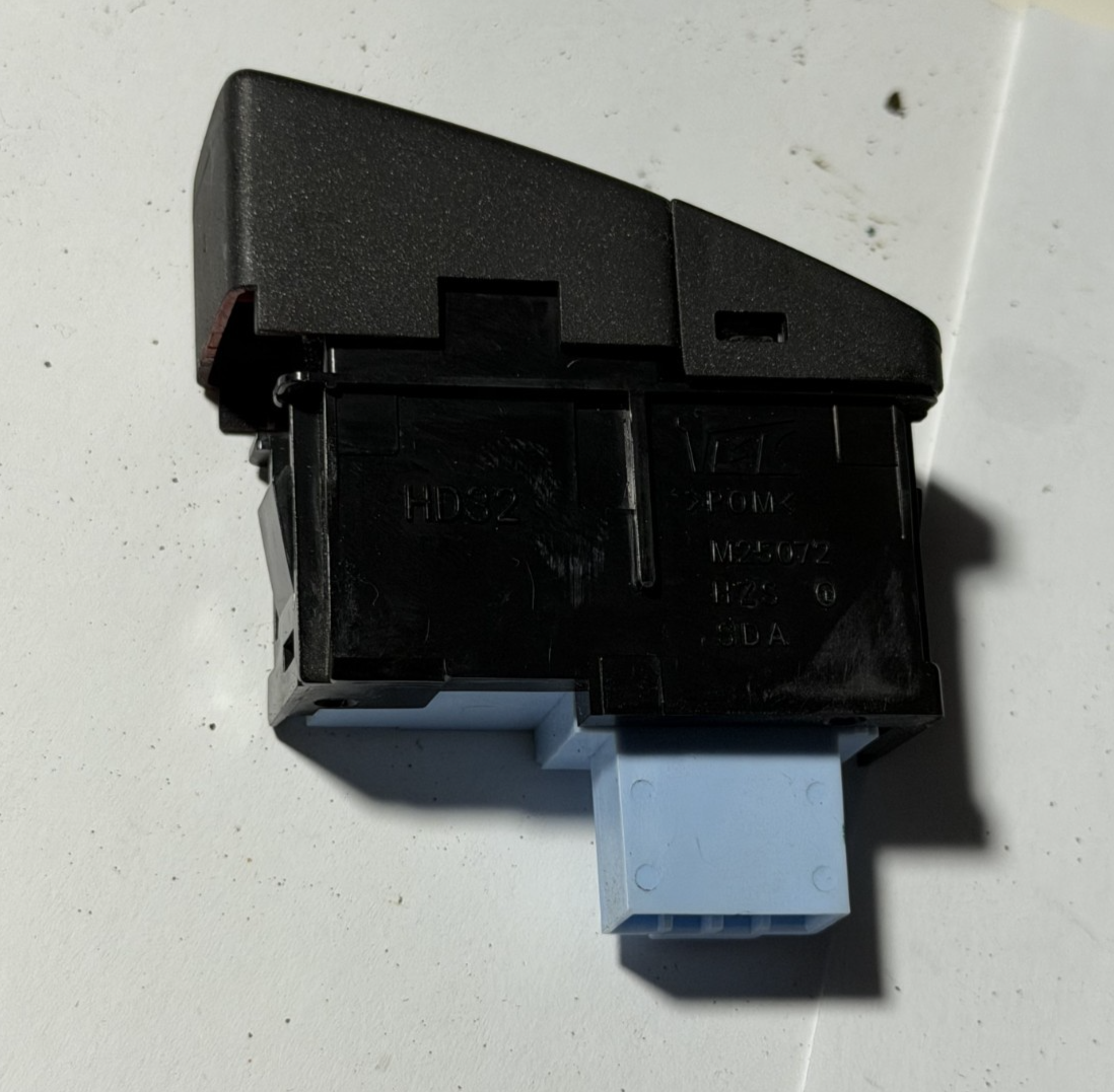 2003-2007 Honda Accord Emergency Hazard Flasher Switch M25072