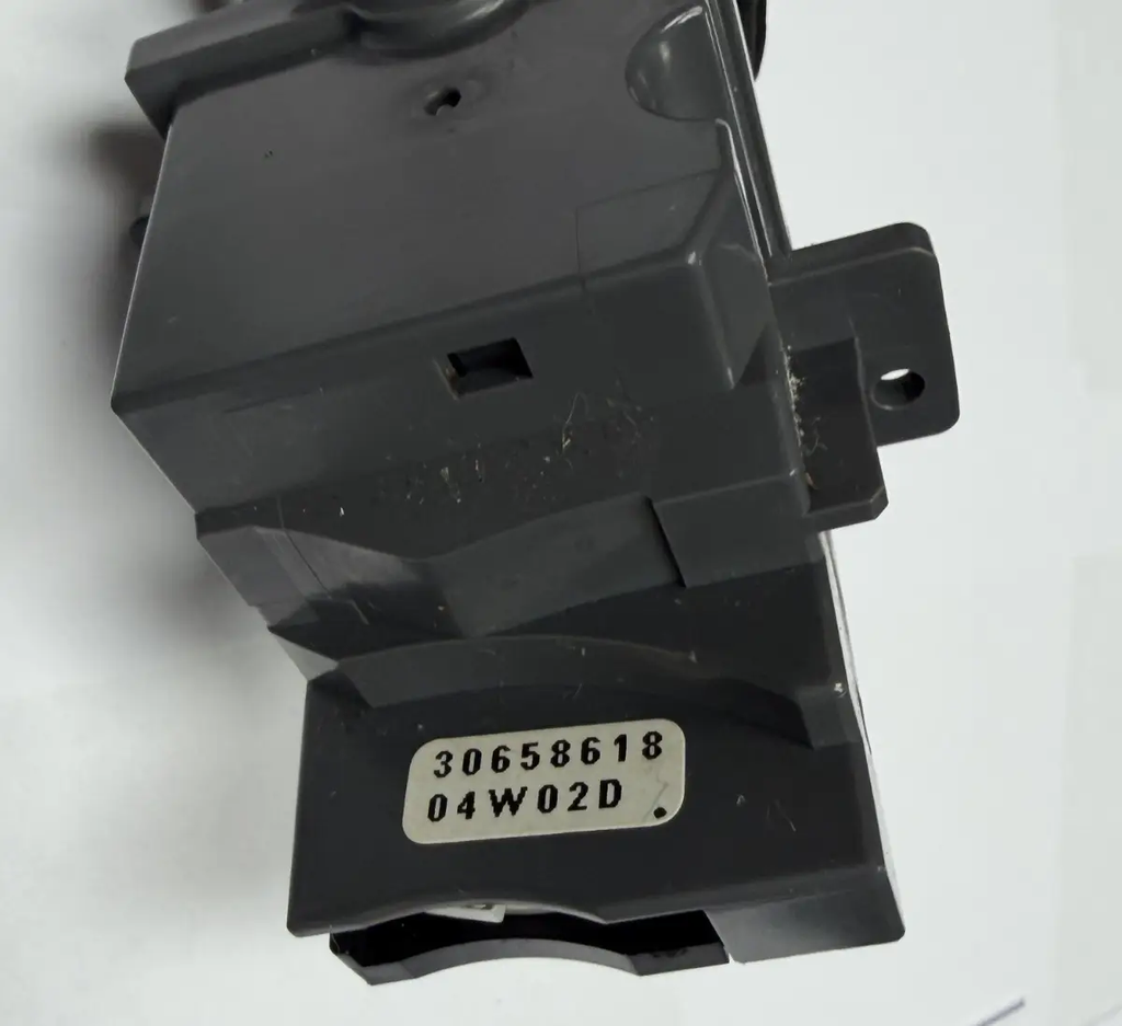 Turn Signal Switch 30658618 Black fits 1999-2004 Volvo S60 S80 V70 XC70 XC90 by Unbranded
