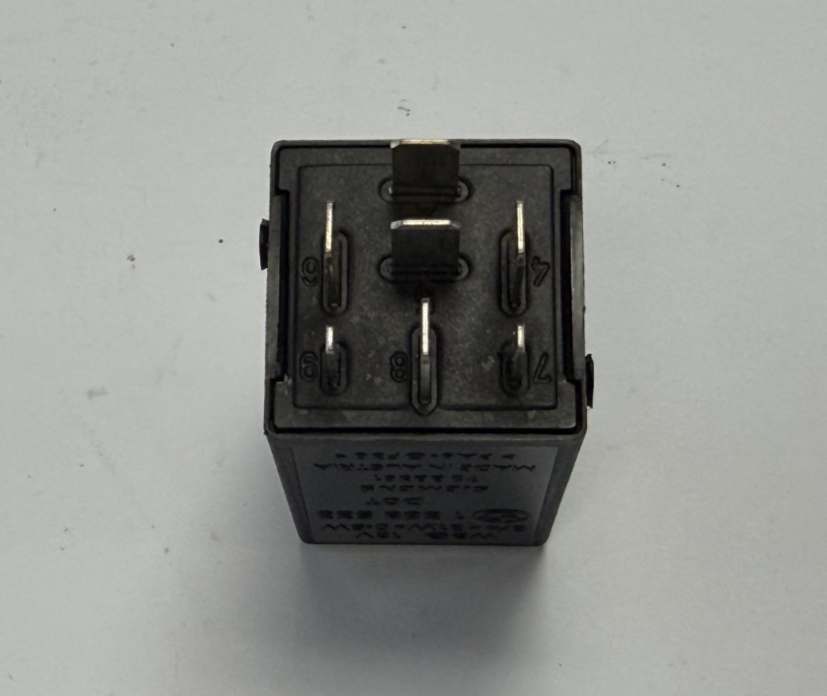 1996-1998 BMW Z3 Roadster E36 1.9L Hazard Flasher Electric Relay 1 388 533 by BMW